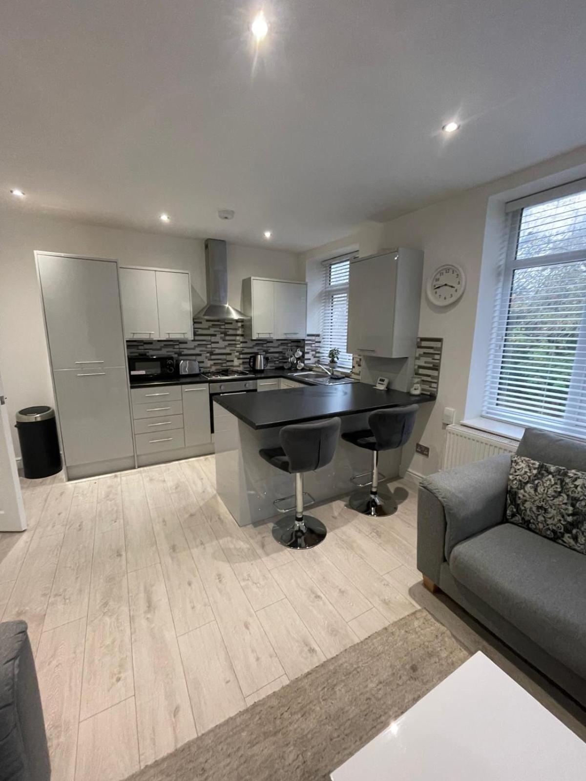 Spacious 2 Bedroom Apartment Liverpool Exterior photo